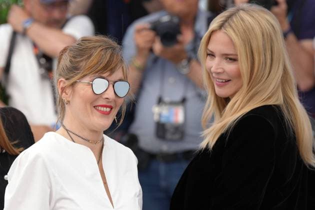 ValÃ rie Donzelli - Virginie Efira CELEBRITES : 76 eme festival de Cannes - Photocall du film Â« L Amour et les Forets (Just The Two Of Us) Â» - Cannes - 24 05 2023 NorbertScanella Panoramic 