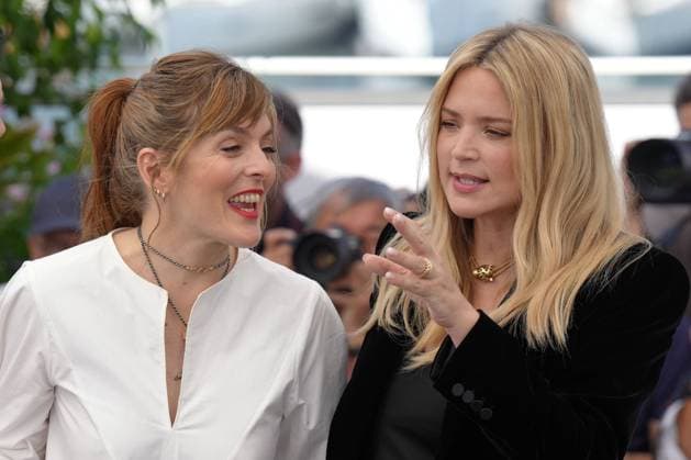 ValÃ rie Donzelli - Virginie Efira CELEBRITES : 76 eme festival de Cannes - Photocall du film Â« L Amour et les Forets (Just The Two Of Us) Â» - Cannes - 24 05 2023 NorbertScanella Panoramic 
