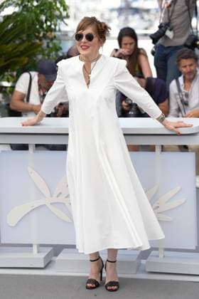 ValÃ rie Donzelli CELEBRITES : 76 eme festival de Cannes - Photocall du film Â« L Amour et les Forets (Just The Two Of Us) Â» - Cannes - 24 05 2023 NorbertScanella Panoramic 
