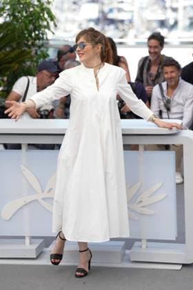 ValÃ rie Donzelli CELEBRITES : 76 eme festival de Cannes - Photocall du film Â« L Amour et les Forets (Just The Two Of Us) Â» - Cannes - 24 05 2023 NorbertScanella Panoramic 