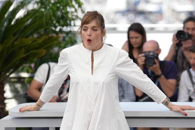 ValÃ rie Donzelli CELEBRITES : 76 eme festival de Cannes - Photocall du film Â« L Amour et les Forets (Just The Two Of Us) Â» - Cannes - 24 05 2023 NorbertScanella Panoramic 