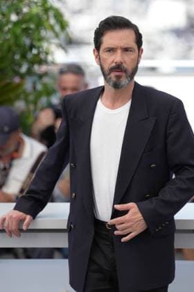 Melvil Poupaud CELEBRITES : 76 eme festival de Cannes - Photocall du film Â« L Amour et les Forets (Just The Two Of Us) Â» - Cannes - 24 05 2023 NorbertScanella Panoramic 