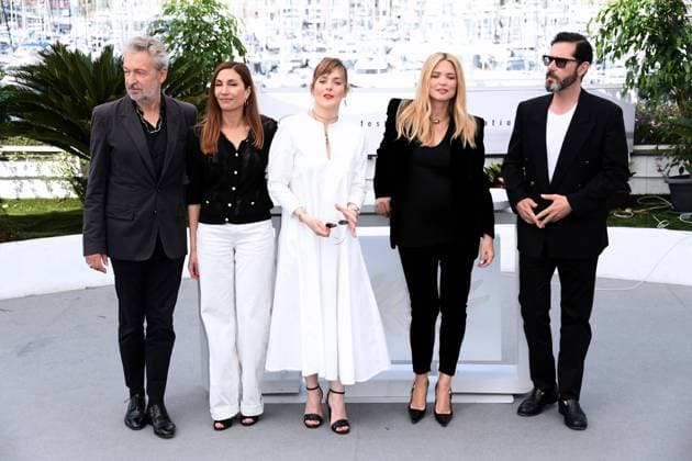 76th Cannes Film Festival 2023, Photocall film L Amour Et Les Forets (Just The Two Of Us) . Pictured: Reinhardt, Jury member, French director, Audrey Diwan, ValÃ rie Donzelli, Virginie Efira and Melvil Poupaud  Copyright: xAlbertoxTerenghi PoolxPhotoxEvenx xPoolxPhotoxEventsx01x IPA_IPA38183418