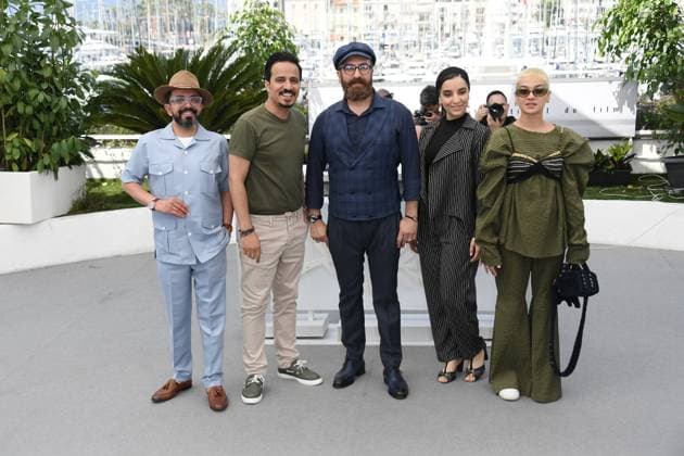 Entertainment Bilder des Tages 76th Cannes Film Festival 2023, Photocall film Ayeh Haye Zamini (Terrestrial Verses) . Pictured: Farzin Mohaddes, Hossein Soleimani Golijan, Faezeh Rad, Sadaf Asgari  Copyright: xAlbertoxTerenghi PoolxPhotoxEvenx xPoolxPhotoxEventsx01x IPA_IPA38183476