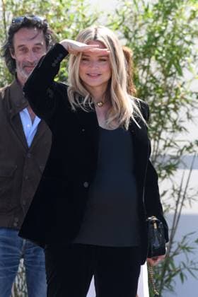 Virginie Efira - Just the Two of Us photocall, - The 76th Annual Cannes Film Festival CANNES, FRANCE CELEBRITES : 76e Festival de Cannes - Just the Two of Us photocall - 24 05 2023 LionelUrman Panoramic 