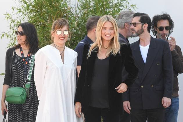 Virginie Efira, Valerie Donzelli - Just the Two of Us photocall, - The 76th Annual Cannes Film Festival CANNES, FRANCE CELEBRITES : 76e Festival de Cannes - Just the Two of Us photocall - 24 05 2023 LionelUrman Panoramic 