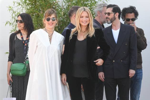 Virginie Efira, Valerie Donzelli - Just the Two of Us photocall, - The 76th Annual Cannes Film Festival CANNES, FRANCE CELEBRITES : 76e Festival de Cannes - Just the Two of Us photocall - 24 05 2023 LionelUrman Panoramic 