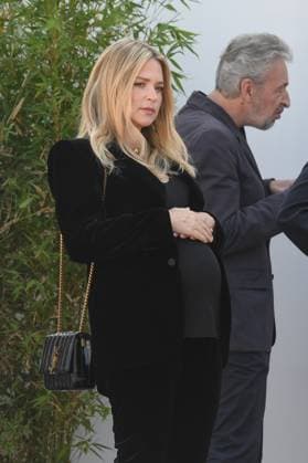 Virginie Efira - Just the Two of Us photocall, - The 76th Annual Cannes Film Festival CANNES, FRANCE CELEBRITES : 76e Festival de Cannes - Just the Two of Us photocall - 24 05 2023 LionelUrman Panoramic 