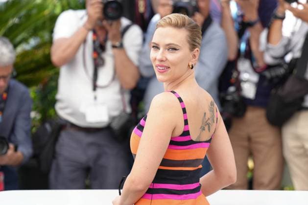 Scarlett Johansson CELEBRITES : 76 eme festival de Cannes - Photocall du film Â« Asteroid City Â» - Cannes - 24 05 2023 NorbertScanella Panoramic 