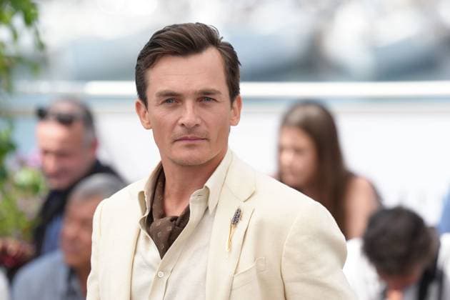 Rupert Friend CELEBRITES : 76 eme festival de Cannes - Photocall du film Â« Asteroid City Â» - Cannes - 24 05 2023 NorbertScanella Panoramic 