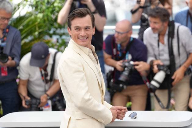 Rupert Friend CELEBRITES : 76 eme festival de Cannes - Photocall du film Â« Asteroid City Â» - Cannes - 24 05 2023 NorbertScanella Panoramic 
