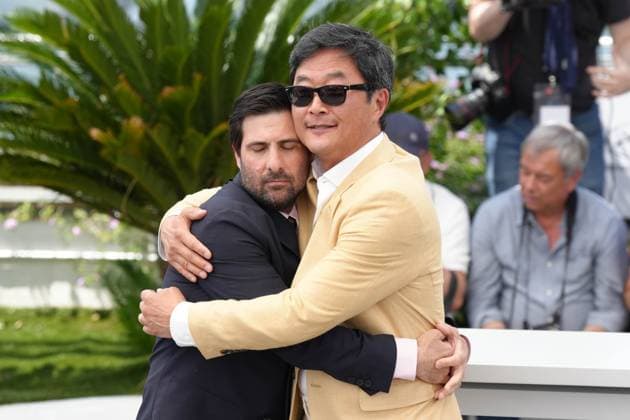Jason Schwartzman - Stephen Park CELEBRITES : 76 eme festival de Cannes - Photocall du film Â« Asteroid City Â» - Cannes - 24 05 2023 NorbertScanella Panoramic 