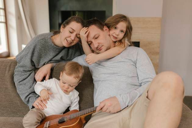 Family spending leisure time with ukulele in living room model released, Symbolfoto property released, VIVF00829