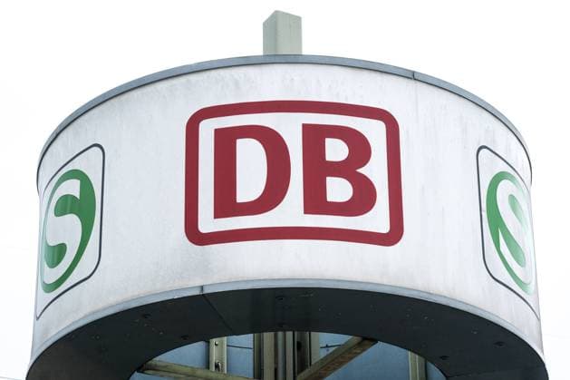 Neuss 24.05.2023 Nahverkehr Fernverkehr ÖPNV DB Deutsche Bahn Tarife Pendler Tickets Ticket Lokführer-Gewerkschaft Lokomotivführerstreik Lokführerstreik Eisenbahn- und Verkehrsgewerkschaft ( EVG ) Tarifkonflikt Lokführerstreik DB Deutsche Bahn Zug GDL Bahnstreik Bundesbahn 49-Euro-Ticket Deutschlandticket Megastreik Superstreik Neuss Nordrhein-Westfalen Deutschland *** Neuss 24 05 2023 local traffic long-distance traffic ÖPNV DB Deutsche Bahn tariffs commuter home office tickets ticket train driver union locomotive driver strike railroad and transport union EVG collective dispute train driver strike DB Deutsche Bahn train GDL railroad strike federal railroad 49 Euro ticket Germany ticket mega strike super strike Neuss Nort