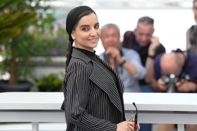 Faezeh Rad CELEBRITES : 76 eme festival de Cannes - Photocall du film Â« Ayeh Haye Zamini (Terrestrial Verses Â» - Cannes - 24 05 2023 NorbertScanella Panoramic 