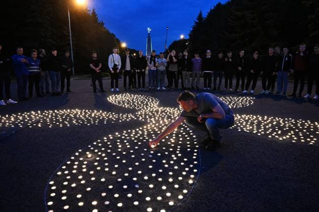 Russia International Missing Children s Day 8441708 24.05.2023 Cadets of the Russian Emergency Situations Ministry s State Fire Service Academy and volunteers of the National Centre for Missing and Affected Children gather near lit candles forming the forget-me-not flower symbol during an event on the eve of the International Missing Children s Day at Poklonnaya Gora War Memorial Park in Moscow, Russia. Ilya Pitalev Sputnik Moscow Russia  Copyright: xIlyaxPitalevx