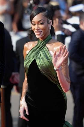 Winnie Harlow CELEBRITES : 76 eme festival de Cannes - Red Carpet du film Â« La Passion de Dodin Bouffant (The Pot-au-Feu Â» - Cannes - 24 05 2023 NorbertScanella Panoramic 
