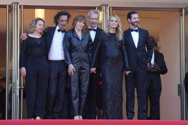 Alice Girard - Edouard Weil - ValÃ rie Donzelli - Eric Reinhardt - Virginie Efira - Melvil Poupaud CELEBRITES : 76 eme festival de Cannes - Red Carpet du film Â« La Passion de Dodin Bouffant (The Pot-au-Feu Â» - Cannes - 24 05 2023 NorbertScanella Panoramic 