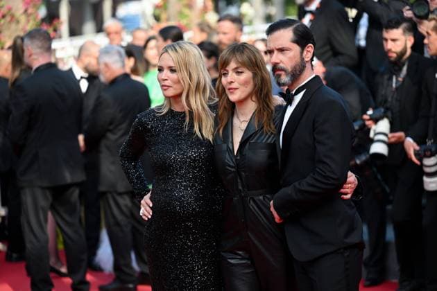 76e Festival International du film de Cannes. montee du film La Passion de Dodin Bouffant - 76th International Cannes Film Festival. red carpet of La Passion de Dodin Bouffant - Virginie Efira , ValÃ rie Donzelli , Melvil Poupaud 292563 2023-05-24  Copyright: xLionelxGuericolas MPPx STAR_292563_093