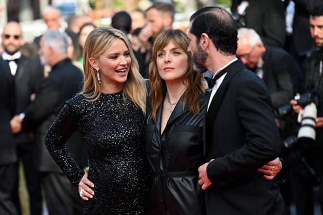 76e Festival International du film de Cannes. montee du film La Passion de Dodin Bouffant - 76th International Cannes Film Festival. red carpet of La Passion de Dodin Bouffant - Virginie Efira , ValÃ rie Donzelli , Melvil Poupaud 292563 2023-05-24  Copyright: xLionelxGuericolas MPPx STAR_292563_095
