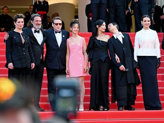 76th Cannes Film Festival 2023, evening 9 - Red Carpet film La Passion De Dodin Bouffant In the photo the cast idonie Dumas, Olivier Delbosc, Benoit Magimel, Bonnie Chagneau-Ravoire, Tran Nu Yen Khe, Director Tran Anh Hung, Juliette Binoche and Pierre Gagnaire  Copyright: xManuelexMangiarottix xipa-agencyx xPoolxPhotoxEventsx01x IPA_IPA38198409