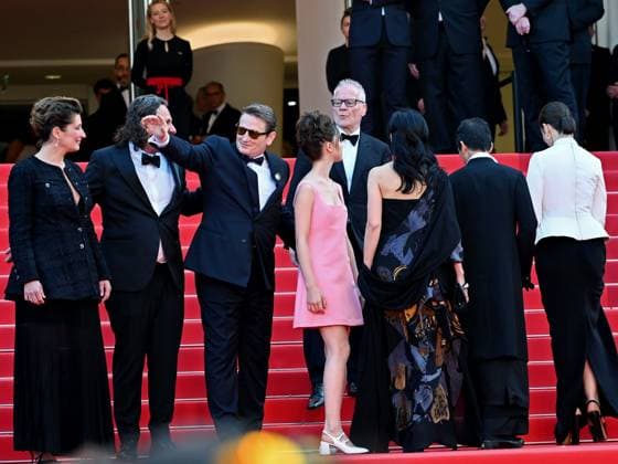 76th Cannes Film Festival 2023, evening 9 - Red Carpet film La Passion De Dodin Bouffant In the photo the cast idonie Dumas, Olivier Delbosc, Benoit Magimel, Bonnie Chagneau-Ravoire, Tran Nu Yen Khe, Director Tran Anh Hung, Juliette Binoche and Pierre Gagnaire  Copyright: xManuelexMangiarottix xipa-agencyx xPoolxPhotoxEventsx01x IPA_IPA38198416