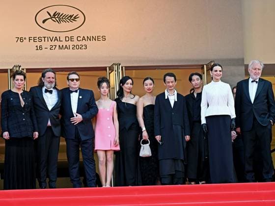 76th Cannes Film Festival 2023, evening 9 - Red Carpet film La Passion De Dodin Bouffant In the photo the cast idonie Dumas, Olivier Delbosc, Benoit Magimel, Bonnie Chagneau-Ravoire, Tran Nu Yen Khe, Director Tran Anh Hung, Juliette Binoche and Pierre Gagnaire  Copyright: xManuelexMangiarottix xipa-agencyx xPoolxPhotoxEventsx01x IPA_IPA38198420