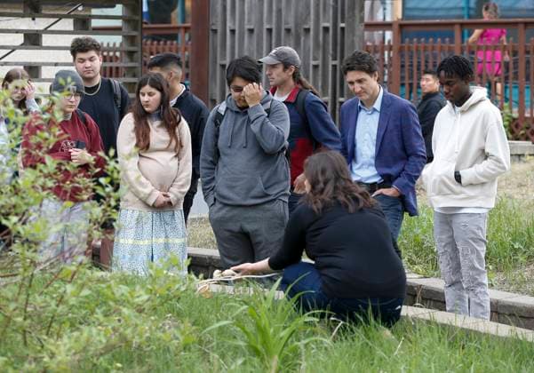 May 24, 2023, WINNIPEG, MANITOBA, CANADA: Prime Minister Justin Trudeau attends a tour of a prairie garden with high school students at The Forks in Winnipeg, Wednesday, May 24, 2023. WINNIPEG CANADA  - ZUMAc35_ 20230524_zaf_c35_083 Copyright: xJohnxWoodsx