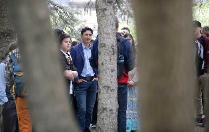 May 24, 2023, WINNIPEG, MANITOBA, CANADA: Prime Minister Justin Trudeau attends a tour of a prairie garden with high school students at The Forks in Winnipeg, Wednesday, May 24, 2023. WINNIPEG CANADA  - ZUMAc35_ 20230524_zaf_c35_085 Copyright: xJohnxWoodsx