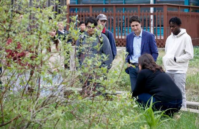 May 24, 2023, WINNIPEG, MANITOBA, CANADA: Prime Minister Justin Trudeau attends a tour of a prairie garden with high school students at The Forks in Winnipeg, Wednesday, May 24, 2023. WINNIPEG CANADA  - ZUMAc35_ 20230524_zaf_c35_084 Copyright: xJohnxWoodsx