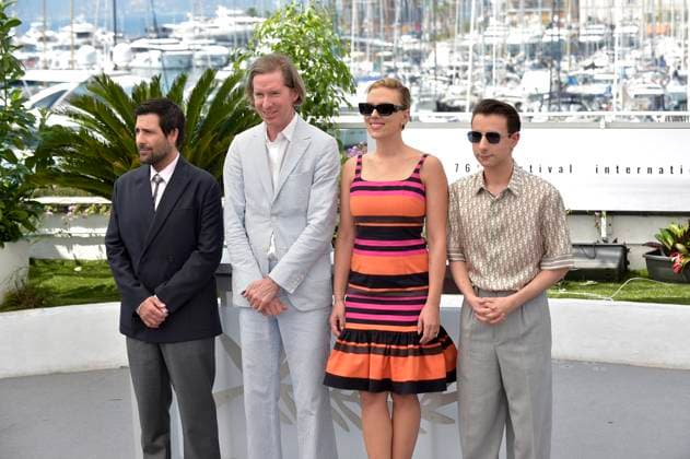 Jason Schwartzman, Wes Anderson, Scarlett Johansson , Jake Ryan attend the Asteroid City photocall at the 76th annual Cannes film festival at Palais des Festivals on Wednesday, May 24, 2023 in Cannes, France.  CAN20230524801 RoccoxSpaziani