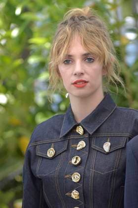 Maya Hawke attends the Asteroid City photocall at the 76th annual Cannes film festival at Palais des Festivals on Wednesday, May 24, 2023 in Cannes, France.  CAN20230524829 RoccoxSpaziani