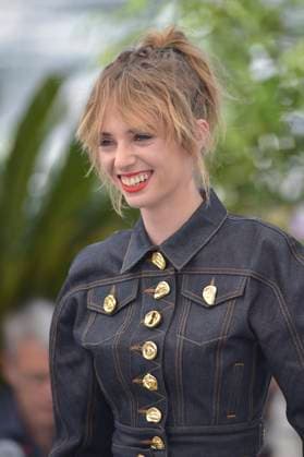 Maya Hawke attends the Asteroid City photocall at the 76th annual Cannes film festival at Palais des Festivals on Wednesday, May 24, 2023 in Cannes, France.  CAN2023052484 RoccoxSpaziani