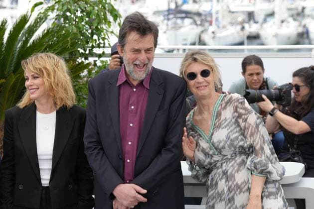 Barbora Bobulova - Nanni Moretti - Margherita Buy CELEBRITES : 76 eme festival de Cannes - Photocall du film Â« Il Sol Dell avvenire (A Brighter Tomorrow) Â» - Cannes - 25 05 2023 NorbertScanella Panoramic 