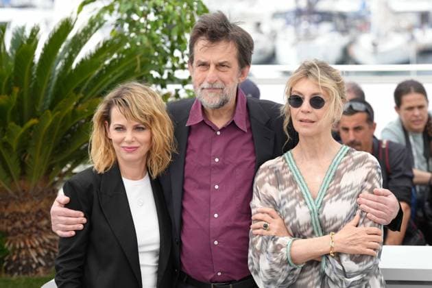 Entertainment Bilder des Tages Barbora Bobulova - Nanni Moretti - Margherita Buy CELEBRITES : 76 eme festival de Cannes - Photocall du film Â« Il Sol Dell avvenire (A Brighter Tomorrow) Â» - Cannes - 25 05 2023 NorbertScanella Panoramic 