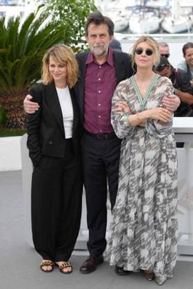 Barbora Bobulova - Nanni Moretti - Margherita Buy CELEBRITES : 76 eme festival de Cannes - Photocall du film Â« Il Sol Dell avvenire (A Brighter Tomorrow) Â» - Cannes - 25 05 2023 NorbertScanella Panoramic 