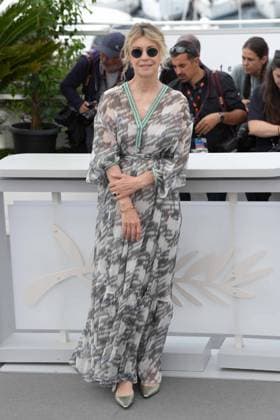 Margherita Buy CELEBRITES : 76 eme festival de Cannes - Photocall du film Â« Il Sol Dell avvenire (A Brighter Tomorrow) Â» - Cannes - 25 05 2023 NorbertScanella Panoramic 