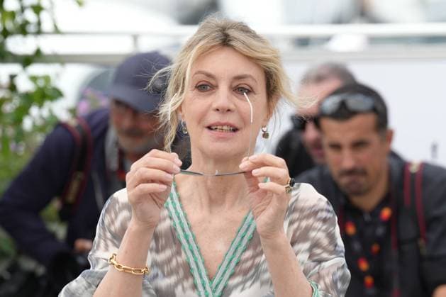 Margherita Buy CELEBRITES : 76 eme festival de Cannes - Photocall du film Â« Il Sol Dell avvenire (A Brighter Tomorrow) Â» - Cannes - 25 05 2023 NorbertScanella Panoramic 