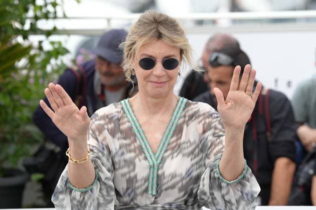 Margherita Buy CELEBRITES : 76 eme festival de Cannes - Photocall du film Â« Il Sol Dell avvenire (A Brighter Tomorrow) Â» - Cannes - 25 05 2023 NorbertScanella Panoramic 
