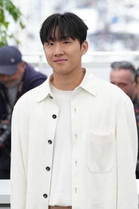 Xa Bin Hong CELEBRITES : 76 eme festival de Cannes - Photocall du film Â« Hwa-Ran (Hopeless) Â» - Cannes - 25 05 2023 NorbertScanella Panoramic 