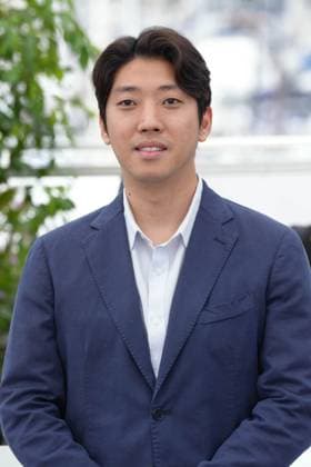Kim Chang hoon CELEBRITES : 76 eme festival de Cannes - Photocall du film Â« Hwa-Ran (Hopeless) Â» - Cannes - 25 05 2023 NorbertScanella Panoramic 