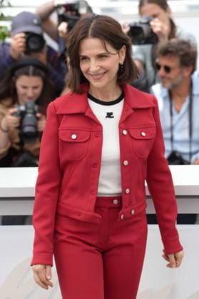 Juliette Binoche CELEBRITES : 76 eme festival de Cannes - Photocall du film Â« La Passion De Dodin Bouffant Â» - Cannes - 25 05 2023 NorbertScanella Panoramic 