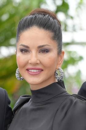 Sunny Leone CELEBRITES : 76 eme festival de Cannes - Photocall du film Â« Kennedy Â» - Cannes - 25 05 2023 NorbertScanella Panoramic 