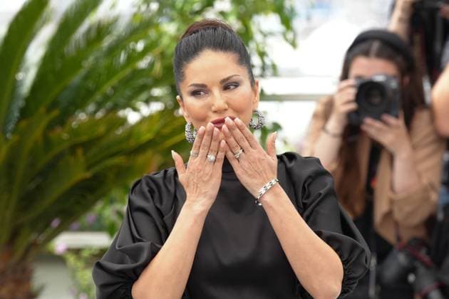 Sunny Leone CELEBRITES : 76 eme festival de Cannes - Photocall du film Â« Kennedy Â» - Cannes - 25 05 2023 NorbertScanella Panoramic 
