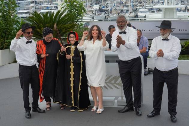 Abdallah Ez Zouid - Ouardia Zorkani - Zahra Jeddaoui - Asmae El Moudir - Said Masrour - Mohammed El Moudir CELEBRITES : 76 eme festival de Cannes - Photocall du film Â« Kadib Abyad (The Mother Of All Lies) Â» - Cannes - 25 05 2023 NorbertScanella Panoramic 