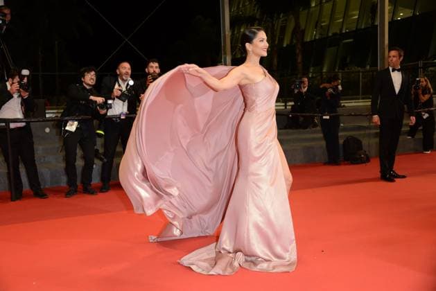 May 25, 2023, CANNES, France: CANNES, FRANCE - MAY 24: Sunny Leone attends the Kennedy red carpet during the 76th annual Cannes film festival at Palais des Festivals on May 24, 2023 in Cannes, France. CANNES France - ZUMAi09_ 20230525_zaf_i09_006 Copyright: xFrederickxInjimbertx