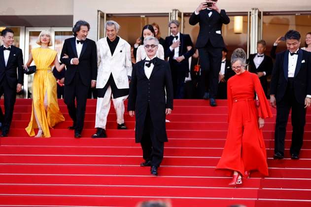 Koji Yanai, Aoi Yamada, Koji Yakusho, Min Tanaka, Wim Wenders, Arisa Nakano, Donata Wenders and guest at the premiere of the feature film Perfect Days at the Festival de Cannes 2023 76 Cannes International Film Festival at the Palais des Festivals Cannes, 25 05 2023. Foto:xS.xGabschx xFuturexImage