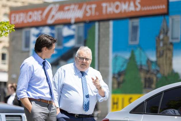 May 25, 2023, St. Thomas, ON, Canada: Prime Minister Justin Trudeau meets with mayor Joseph Preston at Legends Tavern in St. Thomas, Ont., on Thursday, May 25, 2023. St. Thomas Canada  - ZUMAc35_ 20230525_zaf_c35_034 Copyright: xNicolexOsbornex