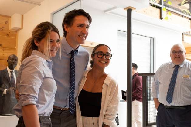 May 25, 2023, St. Thomas, ON, Canada: Prime Minister Justin Trudeau poses for a photo as he visits The Atrium in St. Thomas, Ont., on Thursday, May 25, 2023. St. Thomas Canada  - ZUMAc35_ 20230525_zaf_c35_043 Copyright: xNicolexOsbornex