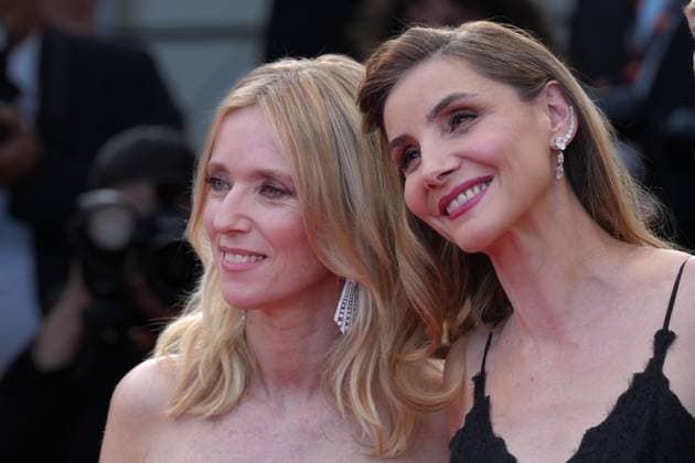 LÃ a Drucker - Clotilde Courau CELEBRITES : 76 eme festival de Cannes - Red Carpet du film Â« L™Ã tÃ Dernier (Last Summer Â» - Cannes - 25 05 2023 NorbertScanella Panoramic 